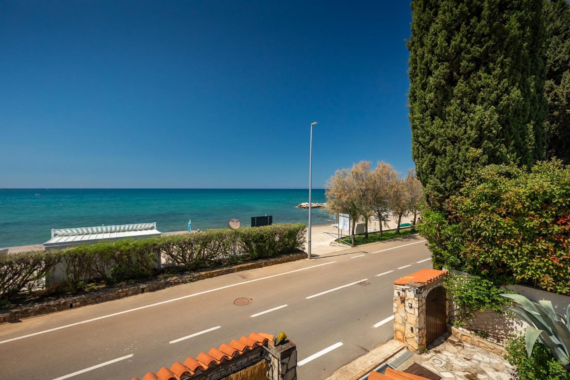 Beach House - Sea Breeze Porec Exterior photo